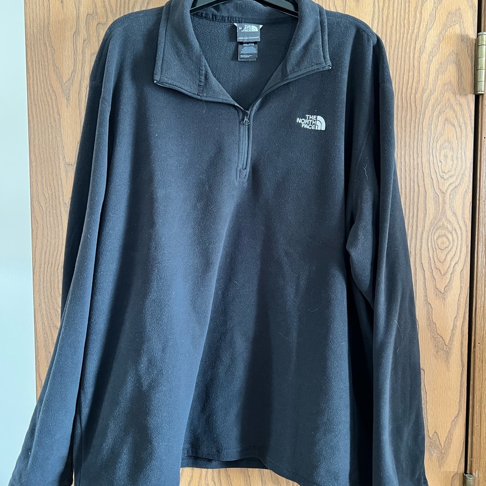 Men’s fleece pullover from The North Face in a size XXL.